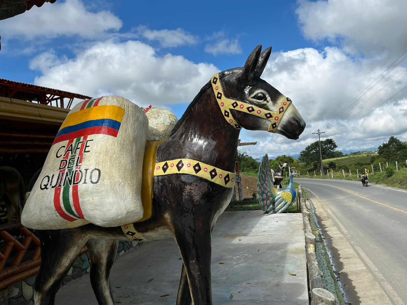 Estatua de caballo arriero cafetero